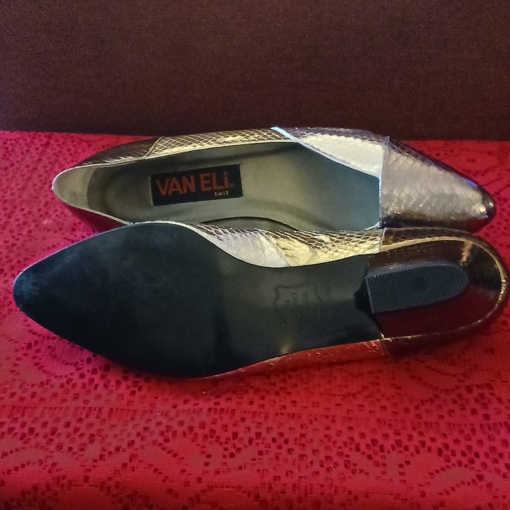 Vaneli Silver Flats Elegant Pointed Toe Design - image 3